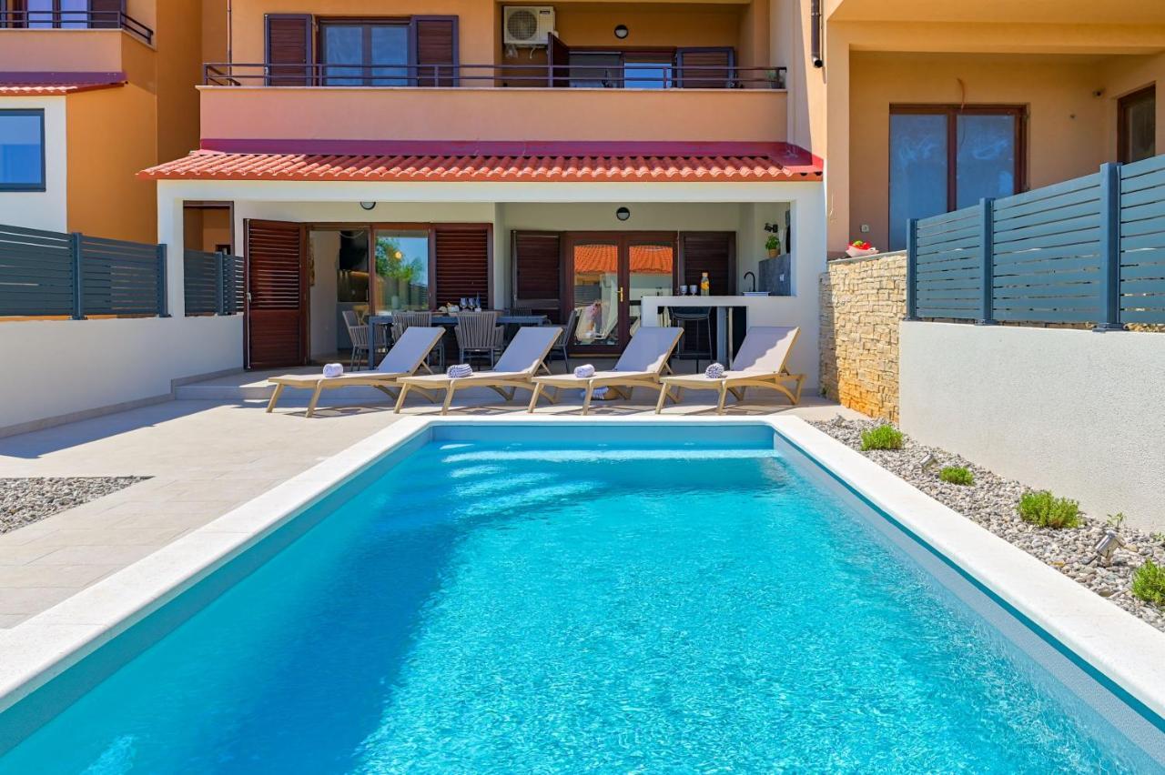 Apartment Zala With Private Pool Ližnjan Exterior foto