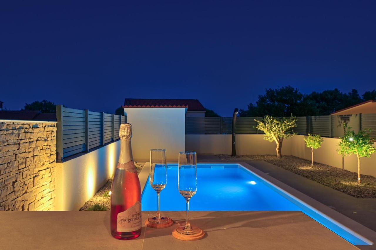 Apartment Zala With Private Pool Ližnjan Exterior foto