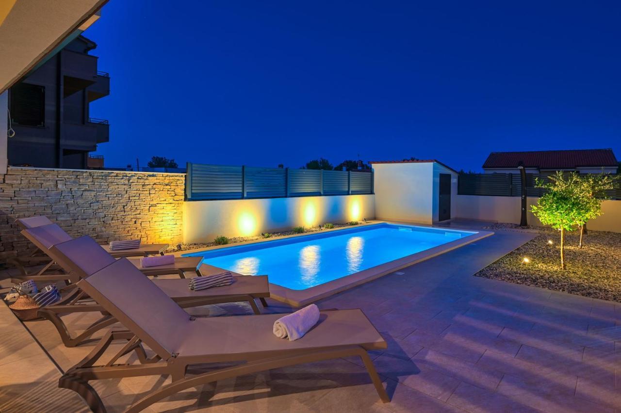 Apartment Zala With Private Pool Ližnjan Exterior foto