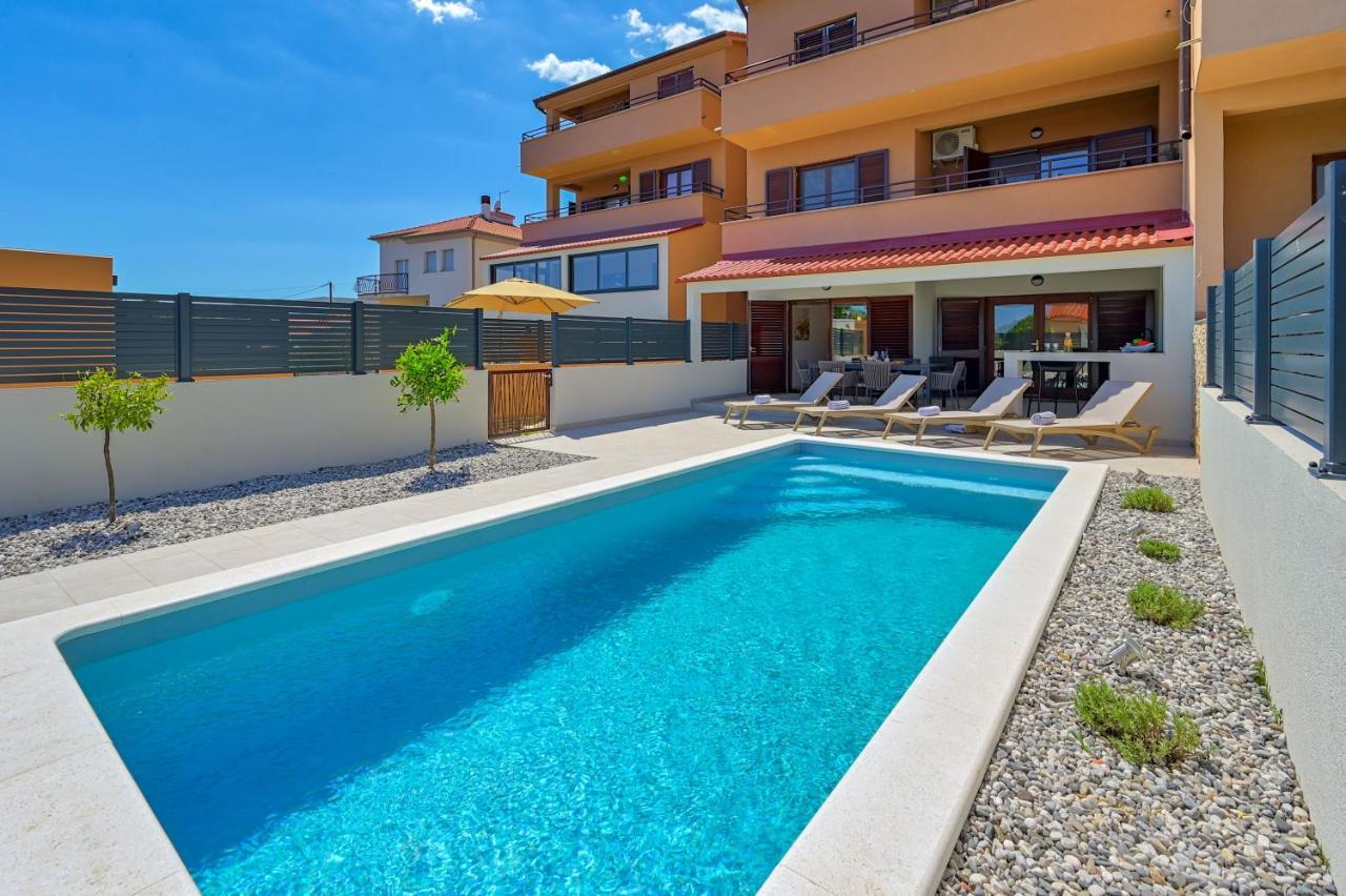 Apartment Zala With Private Pool Ližnjan Exterior foto