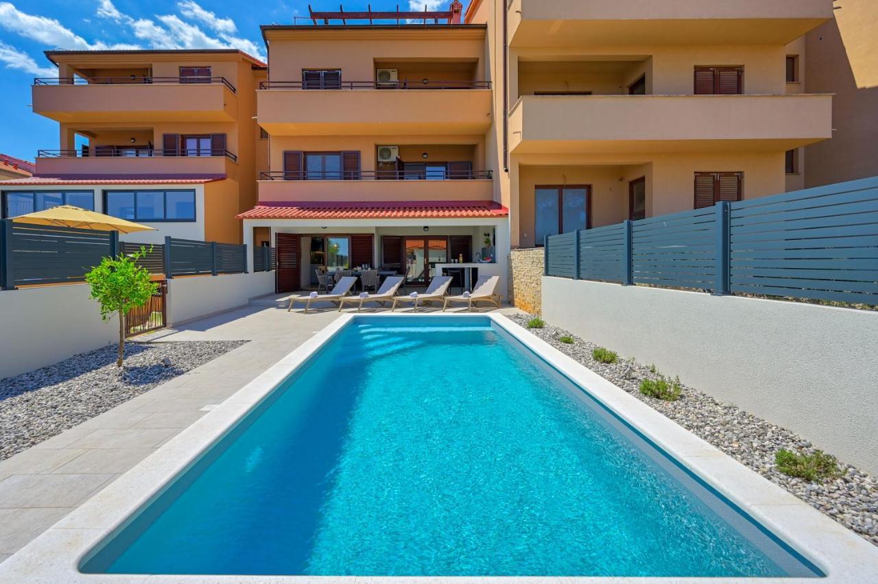 Apartment Zala With Private Pool Ližnjan Exterior foto